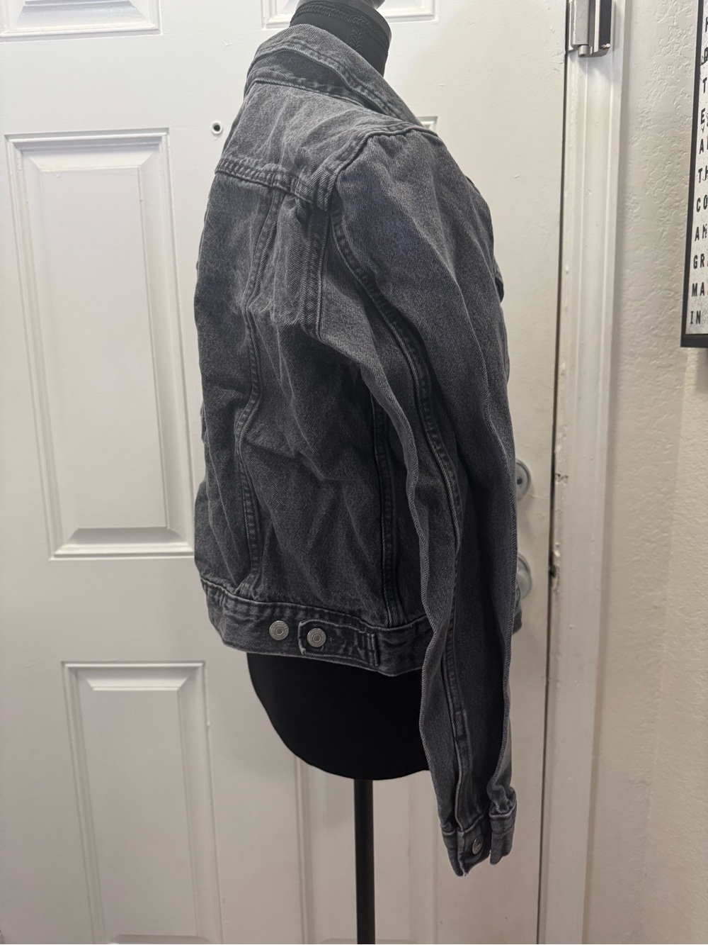 Levi's Women's Washed Black Denim Jacket - Picture 5 of 7